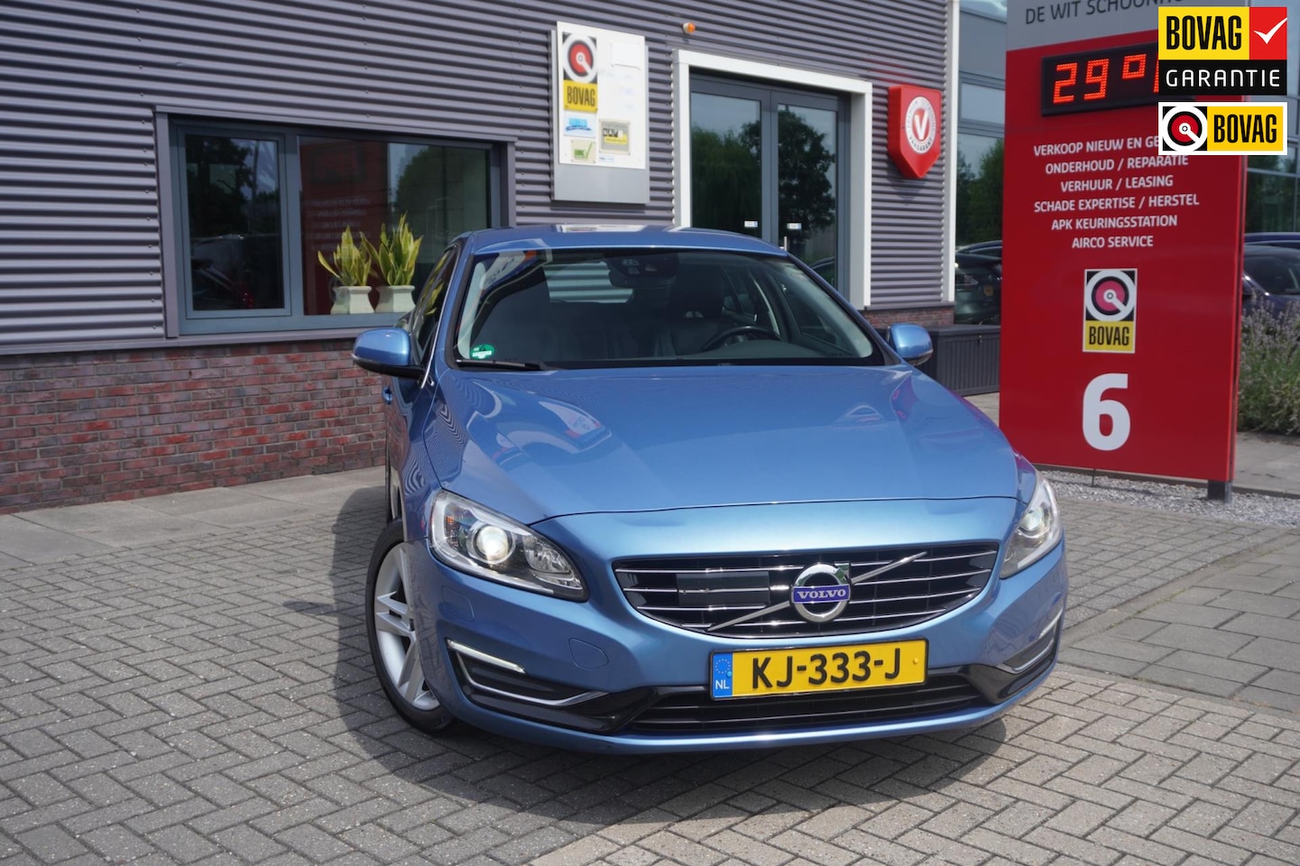 Volvo V60 - 2.4 D6 AWD Plug-In Hybrid Summum / Cruise / Stoelverwarming - AutoWereld.nl