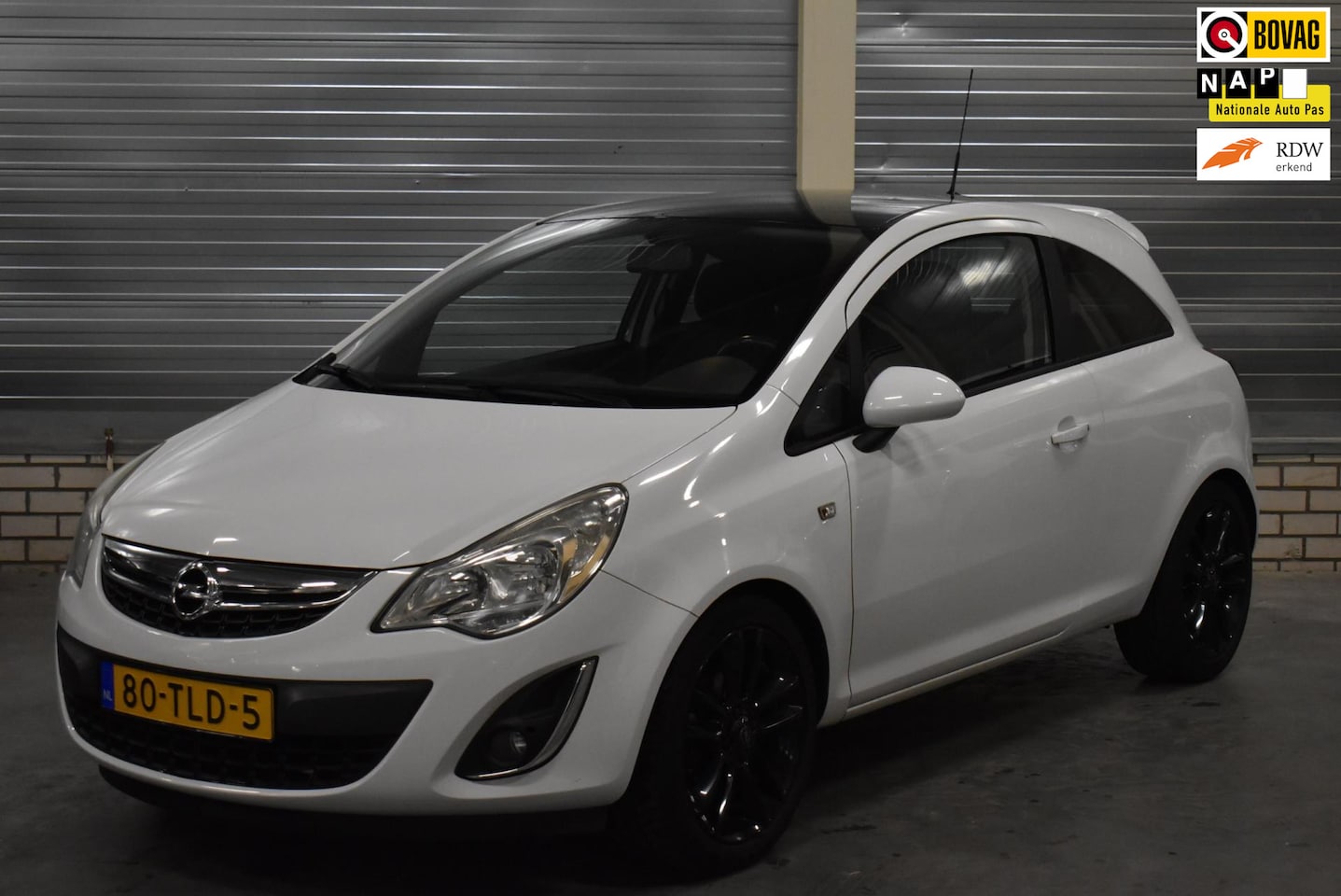 Opel Corsa - 1.4-16V Color Edition Sport + Navigatie|Bluetooth|Cruise Control| - AutoWereld.nl
