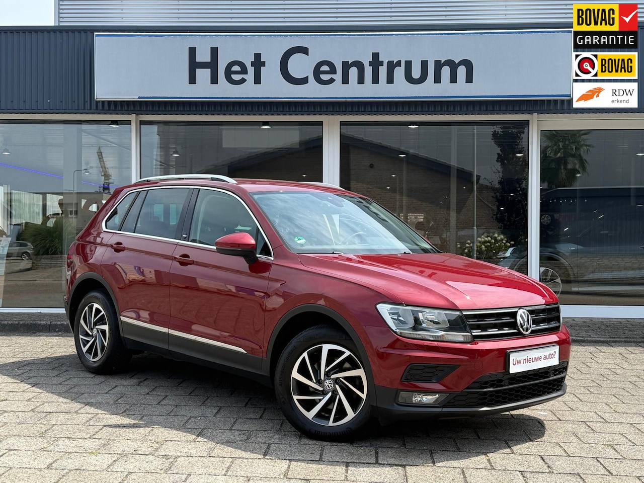Volkswagen Tiguan - 1.4 TSI ComfortlineSound - Virtual cockpit - Navi - App connect - stoelverwarming - PDC - AutoWereld.nl