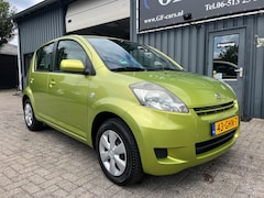 Daihatsu Sirion 2 - 1.0-12V Premium 2008 APK Nieuw AIRCO