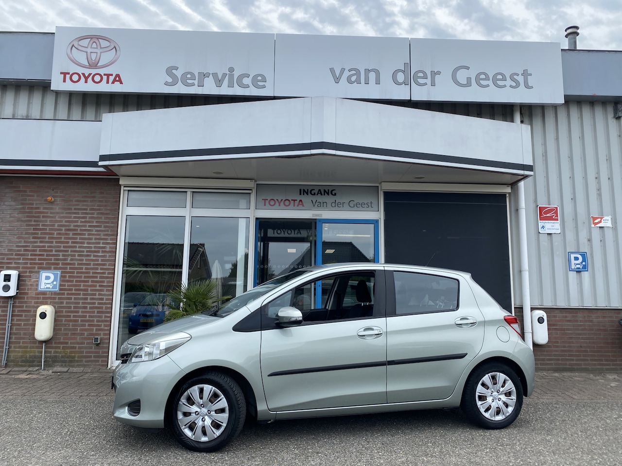 Toyota Yaris - 1.3 VVT-i Aspiration 1.3 VVT-i Aspiration - AutoWereld.nl