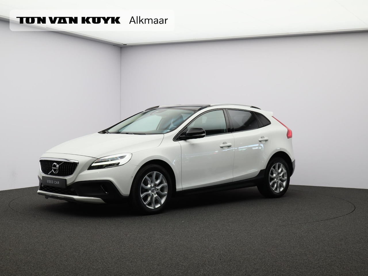 Volvo V40 Cross Country - T3 Automaat Polar+ Luxury / Pan. dak / Leder / Park Assist v+a+camera / Stoelverwarming - AutoWereld.nl