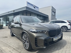 BMW X5 - xDrive50e M sport Pro Pano-Dak | Comfort Stoel | Trekhaak | Iconic Glow