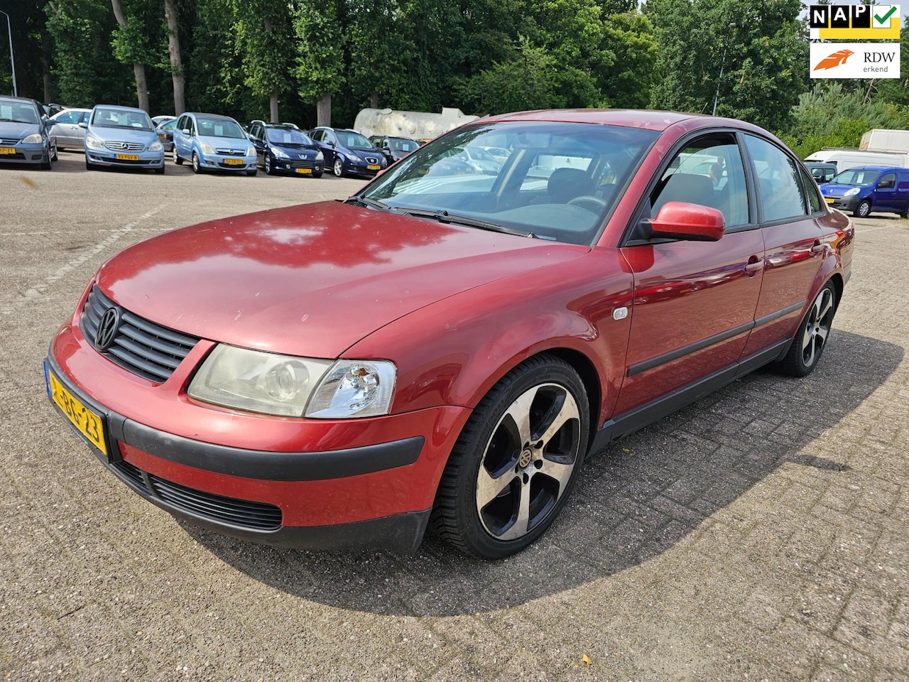 Volkswagen Passat - 1.8-5V Turbo Trendline 1.8-5V Turbo Trendline - AutoWereld.nl