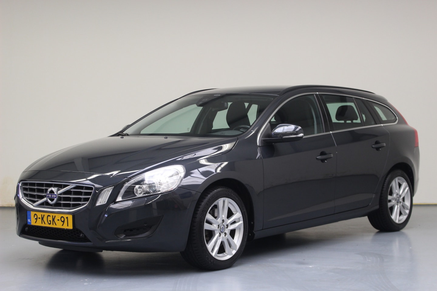Volvo V60 - T4 Momentum Automaat | Rijklaarprijs | Trekhaak | - AutoWereld.nl