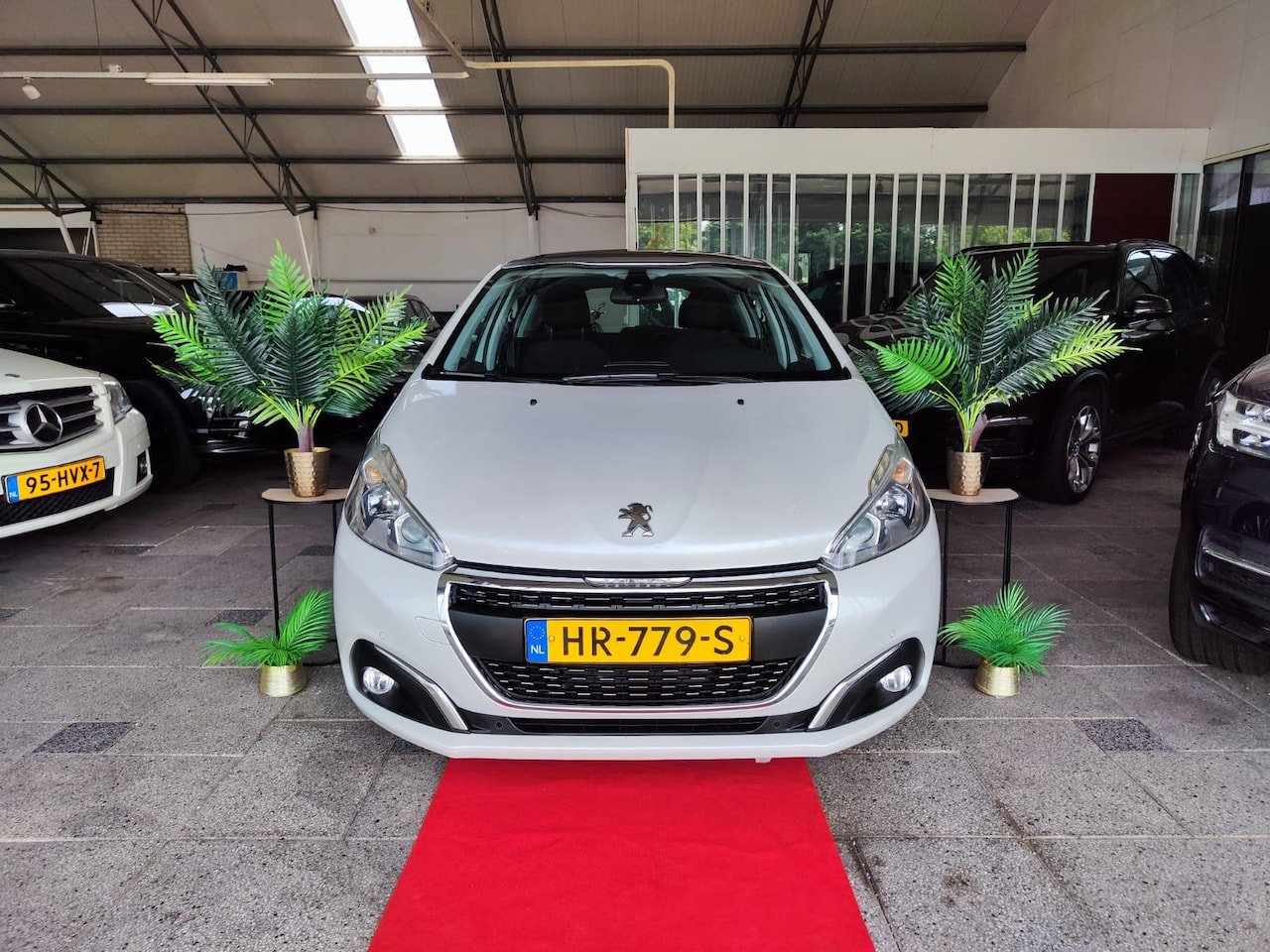 Peugeot 208 - 1.6 BlueHDi PANO NAVI CAMERA FULL! 2015 - AutoWereld.nl