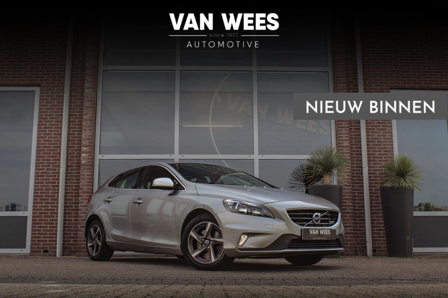 Volvo V40 - 1.6 T2 R-Design | Origineel NL | Trekhaak | Origineel | Sportstoelen | Sportstuur | Navi | - AutoWereld.nl