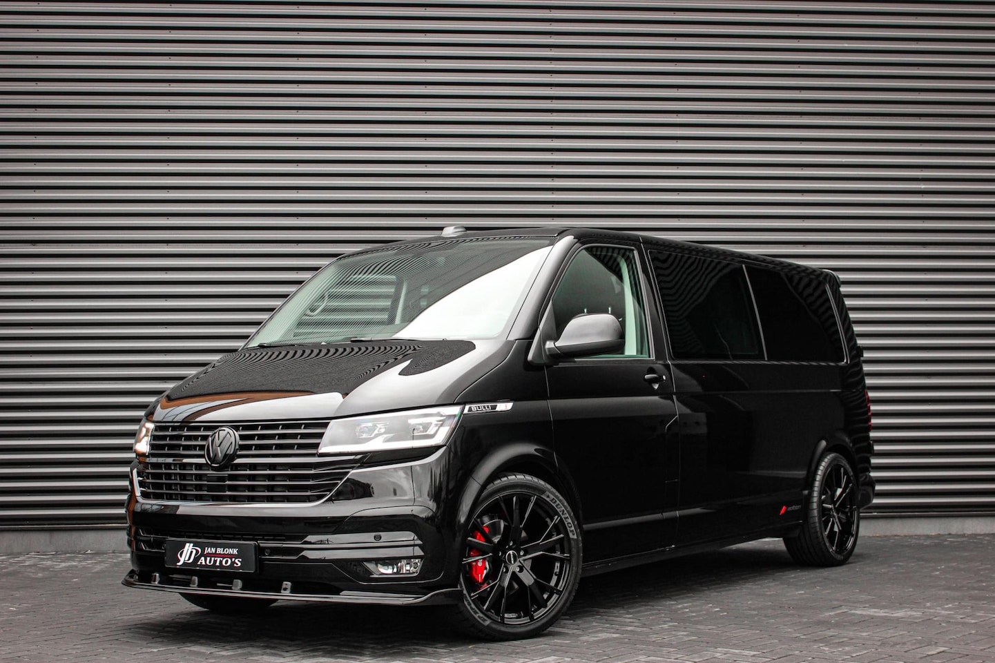 Volkswagen Transporter - 2.0 TDI L2H1 30 DC BULLI 199PK DUBBEL CABINE / LEDEREN BEKLEDING / PDC / VERLAGINGSVEREN / - AutoWereld.nl