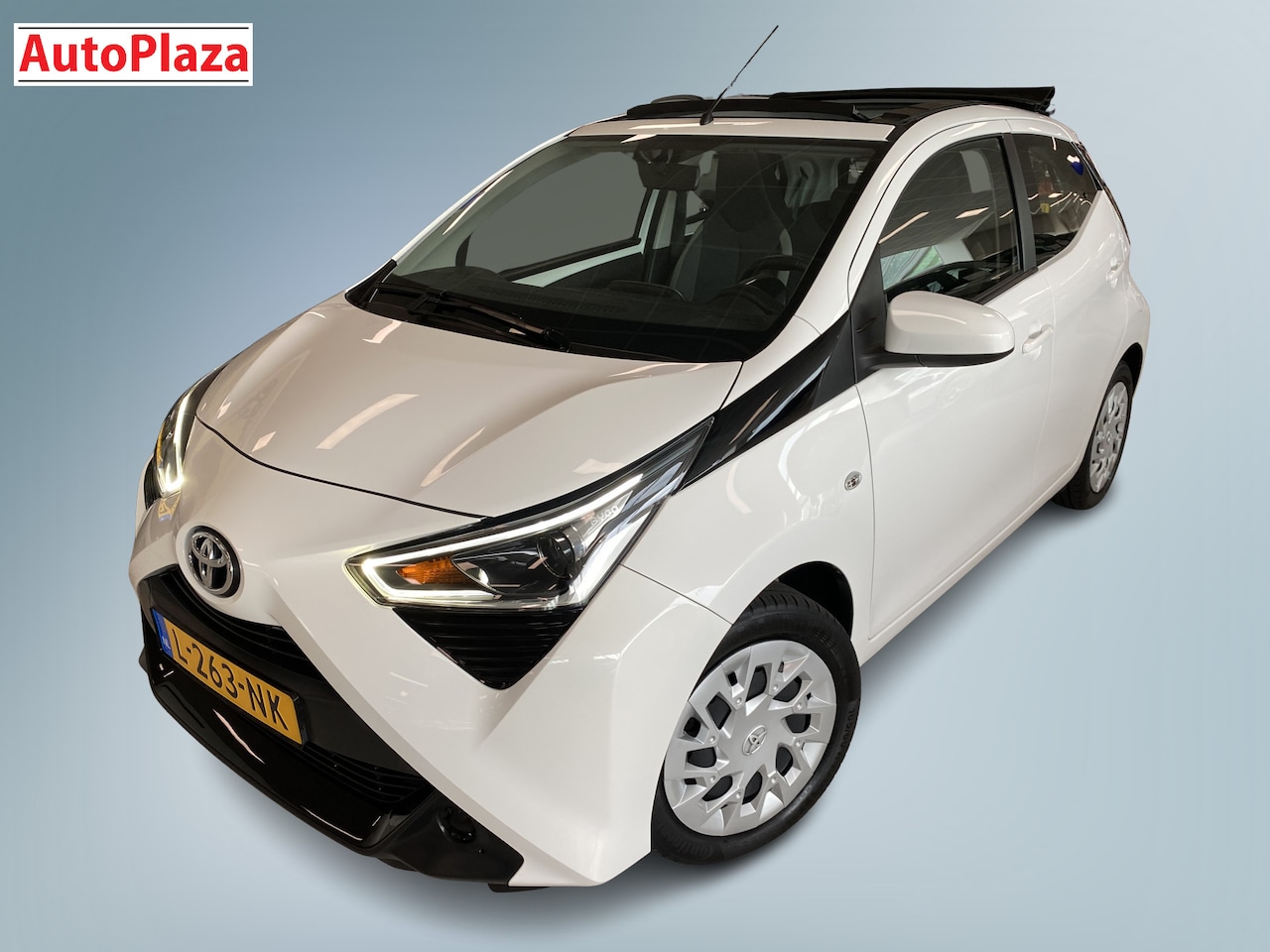 Toyota Aygo - 1.0 VVT-i x-play cabrio 1.0 VVT-i x-play cabrio - AutoWereld.nl