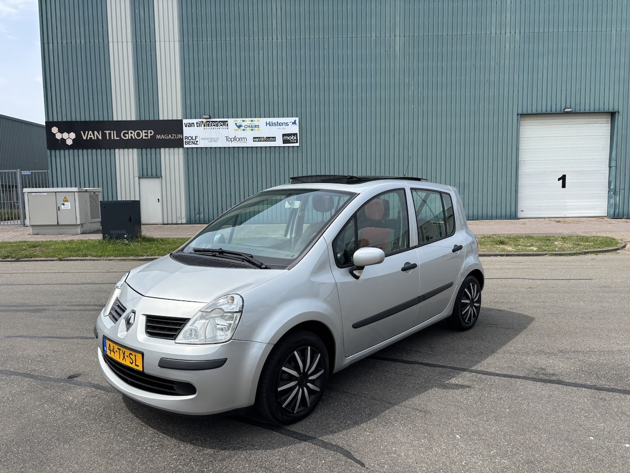 Renault Modus - 1.2-16V Air 75 PK. Zuinige en fijn rijdende auto !!! - AutoWereld.nl