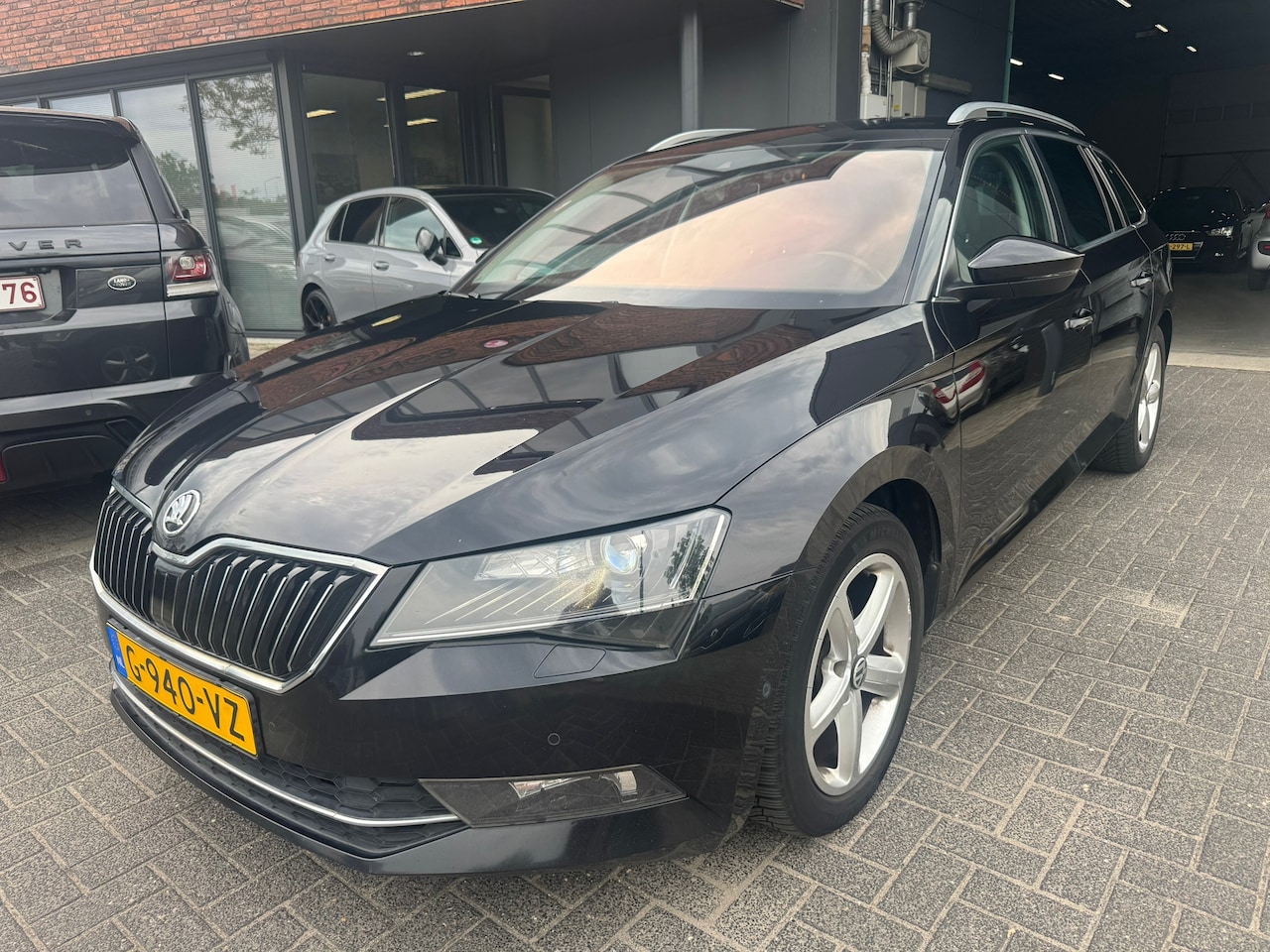 Skoda Superb Combi - 1.6 TDI Style Business ACC XENON TREKHAAK PDC DASHCAM - AutoWereld.nl
