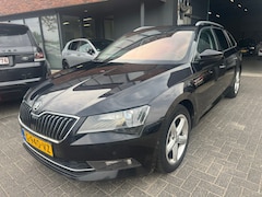 Skoda Superb Combi - 1.6 TDI Style Business ACC XENON TREKHAAK PDC DASHCAM