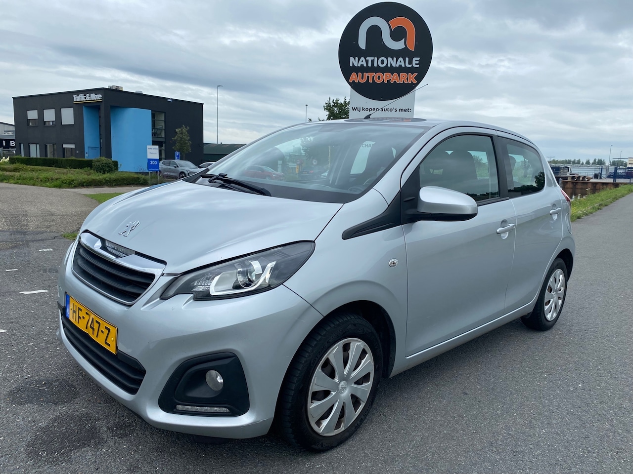 Peugeot 108 - 2015 * 1.0 e-VTi Blue Lease * AIRCO * LED * CRUISE CONTROL - AutoWereld.nl