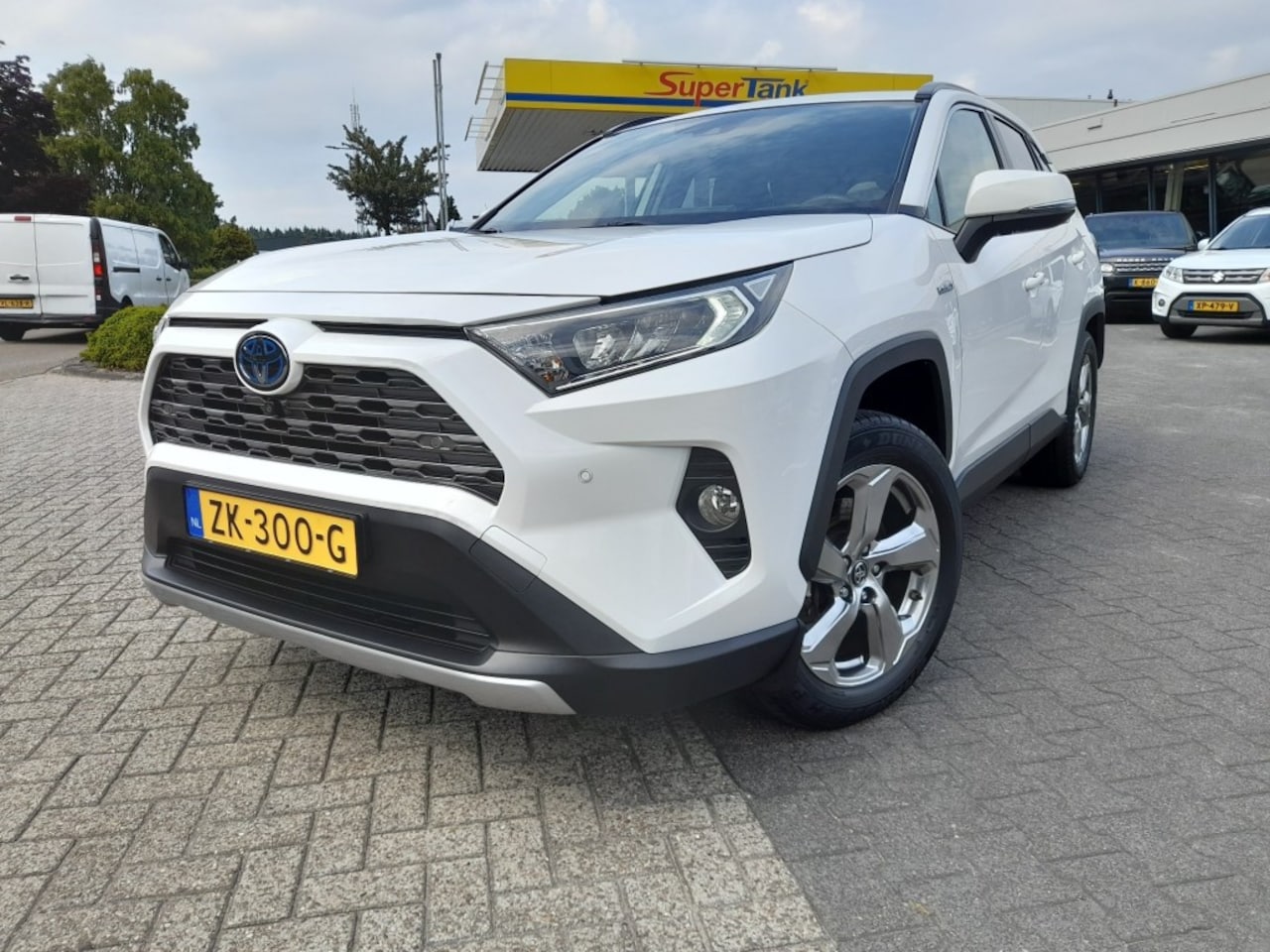 Toyota RAV4 - 2.5 HYBRID FIRST EDTION AUTOMAAT TREKHAAK CAMERA CRUISE - AutoWereld.nl