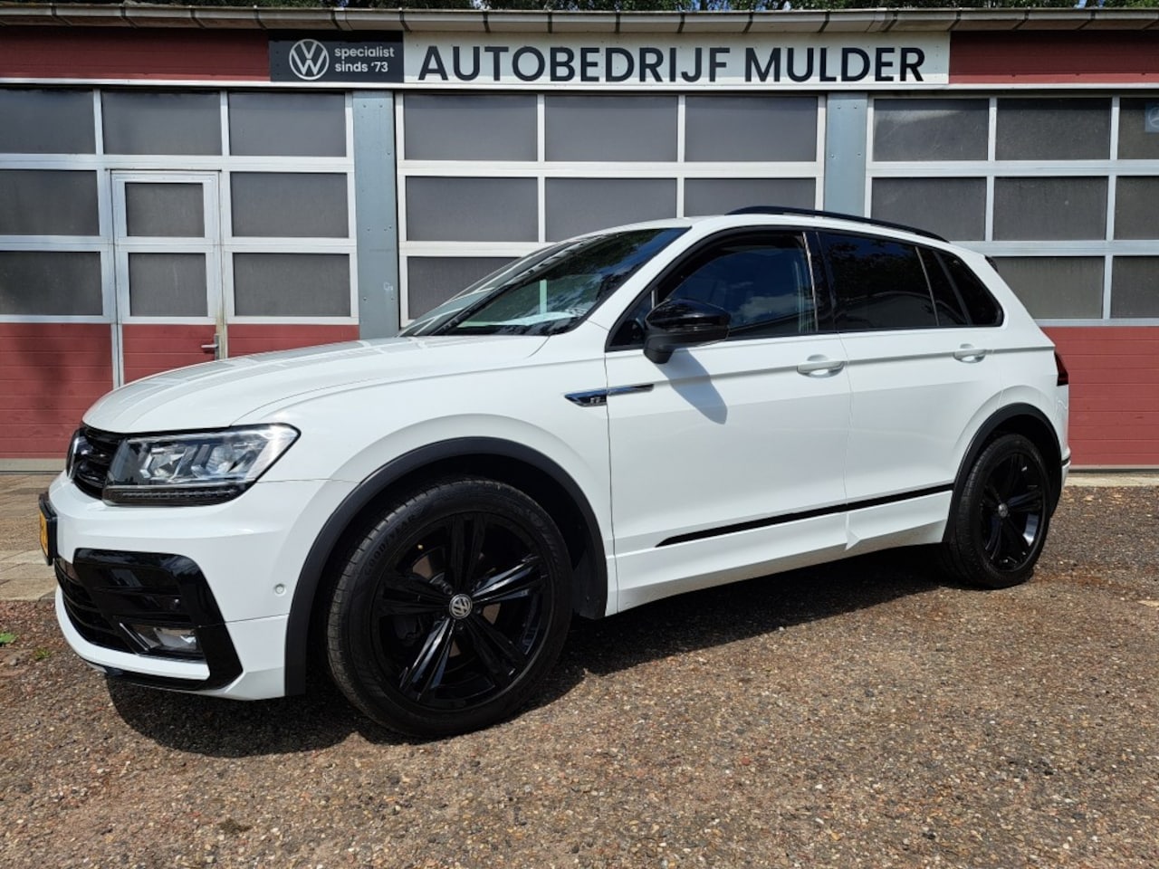 Volkswagen Tiguan - 1.5 TSI 150 Pk ACT R-Line Black Edition Pano Virtual Alcantara - AutoWereld.nl