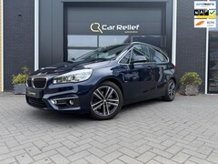 BMW 2-serie Active Tourer - 220i High Executive| Panoramadak | Parkeercamera | HuD | Stoelverwarming |