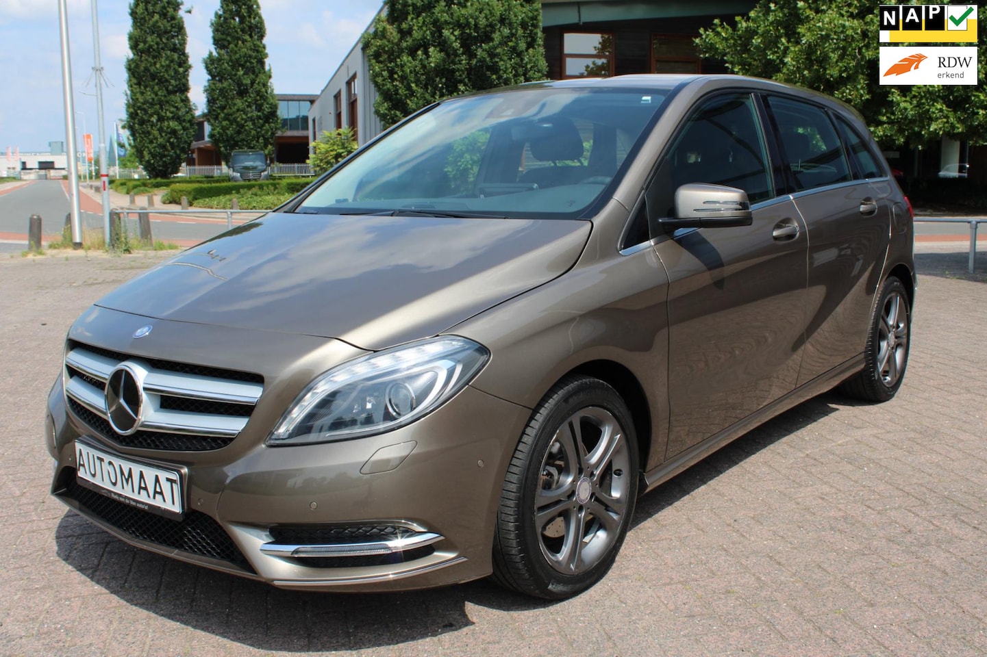Mercedes-Benz B-klasse - 200 Prestige AUTOMAAT TREKHAAK - AutoWereld.nl