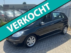 Mercedes-Benz B-klasse - 200 AUTOMAAT NL AUTO NAP Pano l Leer l Navi l Trekhaak l PDC V+A Topstaat