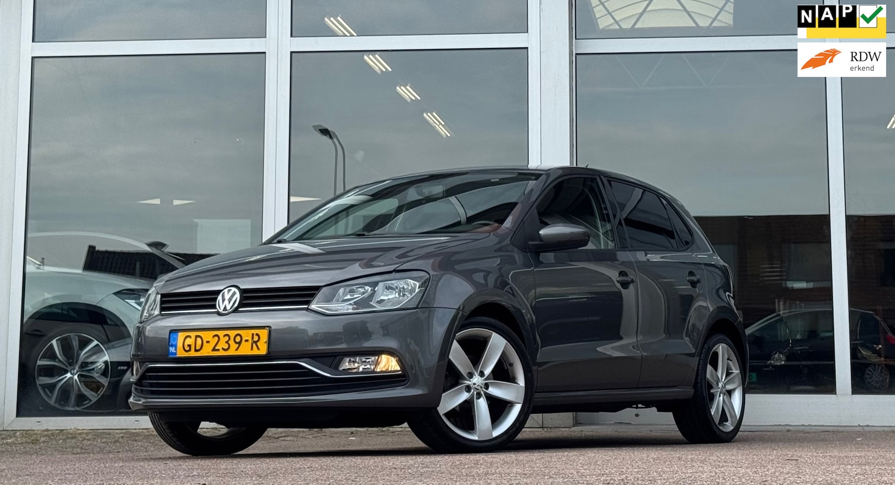 Volkswagen Polo - 1.2 TSI Highline Cruise Control Bluetooth LMV 17'' - AutoWereld.nl