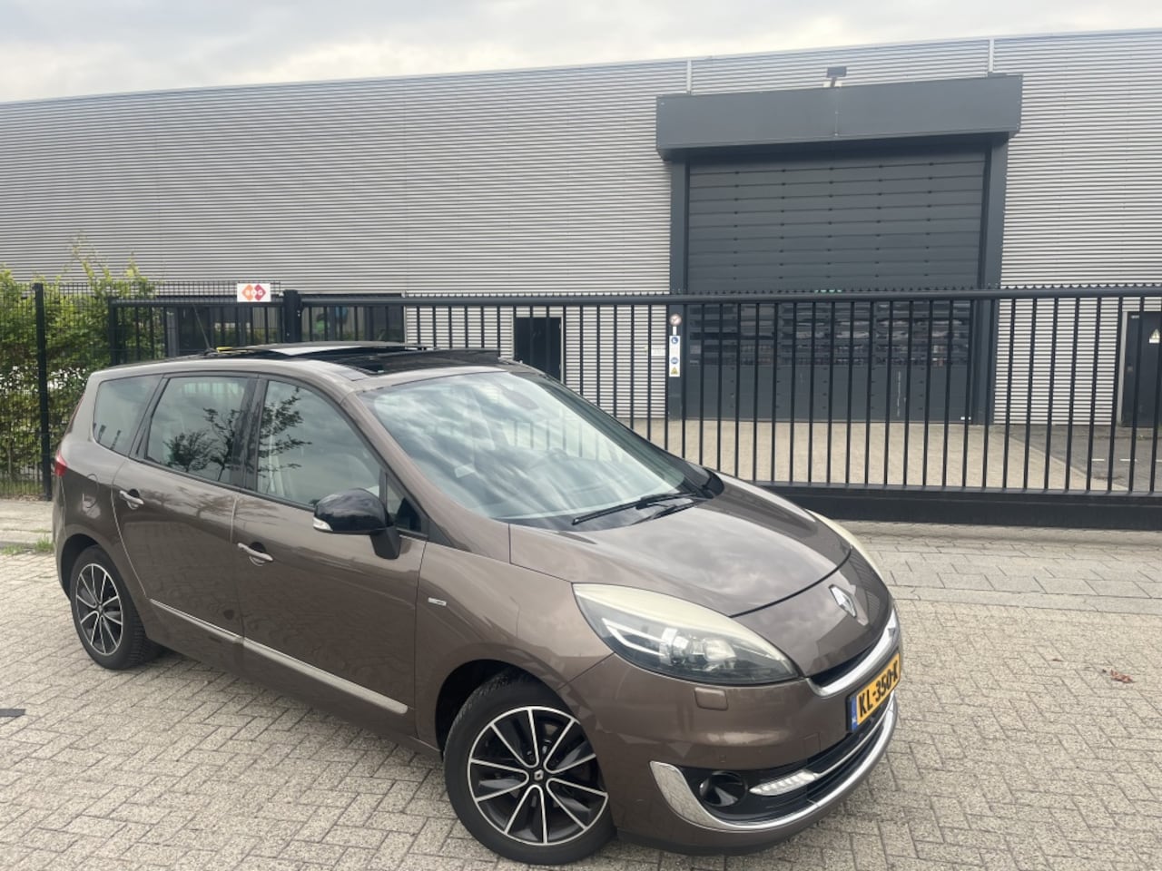 Renault Grand Scénic - 1.5 dCi Bose 7persoons Camera Panoramadak - AutoWereld.nl