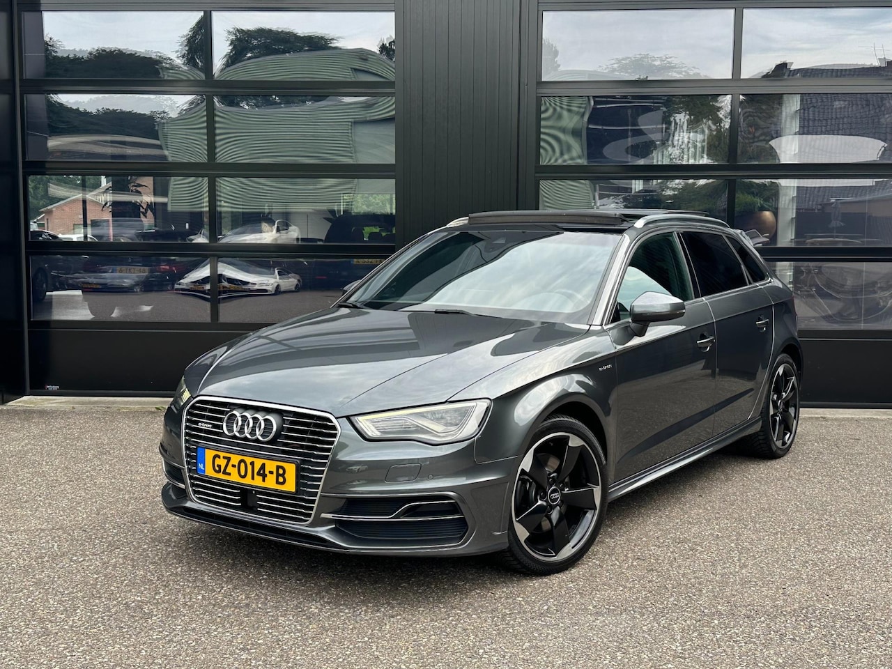 Audi A3 Sportback - 1.4 e-tron PHEV Ambition Pro Line plus Led Pano Navi Cruise - AutoWereld.nl