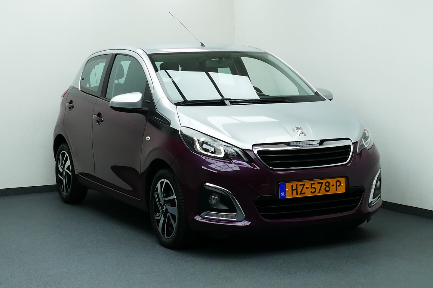 Peugeot 108 - 1.0 e-VTi Allure Two Tone, Airco, Cruise, Led, 15"LM All Season Banden - AutoWereld.nl