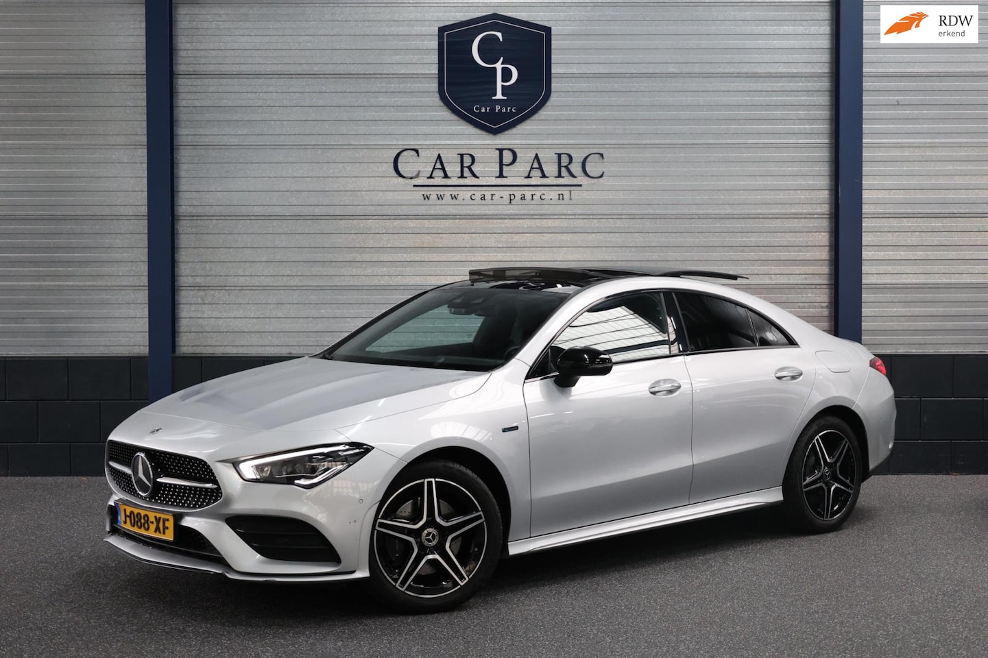 Mercedes-Benz CLA-Klasse - 250 e AMG LED/SFEER/PANO/HALF LEER+ALCANTARA+S.VERWARMING+MEMORY/LMV/CAM/LINE/ACC/ECC/12 M - AutoWereld.nl