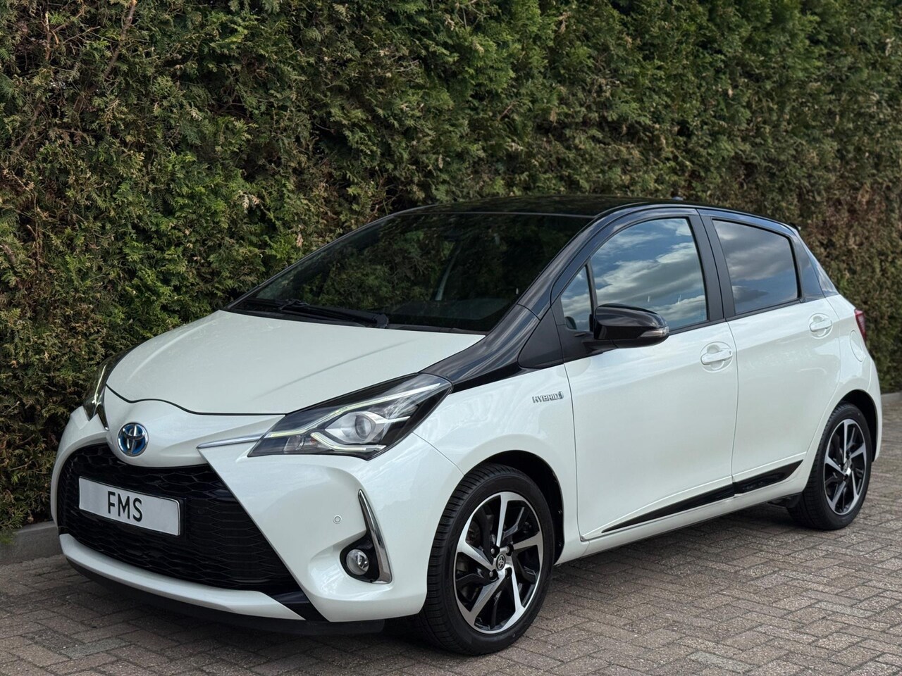 Toyota Yaris - 1.5 Hybrid Bi-Tone CarPlay Camera - AutoWereld.nl
