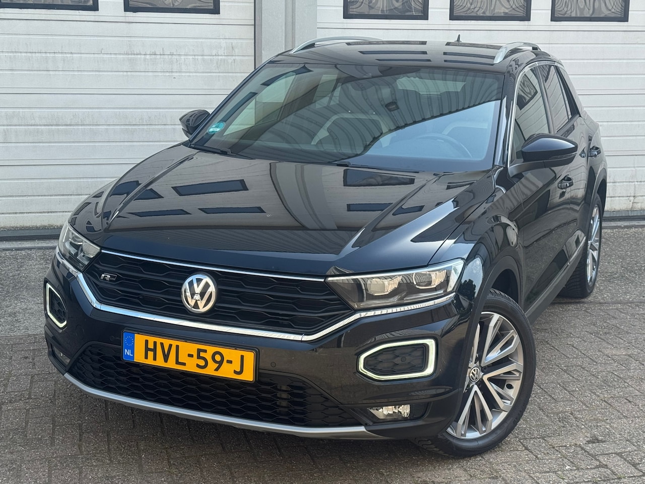 Volkswagen T-Roc - 2.0 TSI 4Motion Sport acc/led/xenon/aut/carplay/blindspot/navi/selectmodus/parkeersensoren - AutoWereld.nl