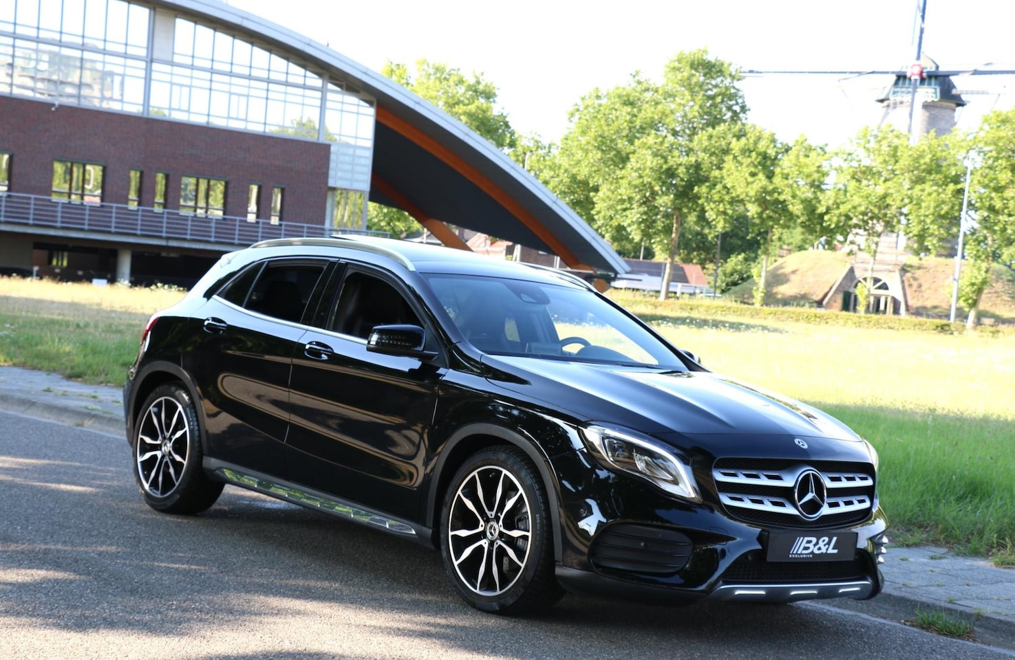 Mercedes-Benz GLA-Klasse - 250 4-Matic 7G-Tronic Aut AMG Pakket LED 211Pk FaceLift Panoramadak Vol leder Camera 19inc - AutoWereld.nl