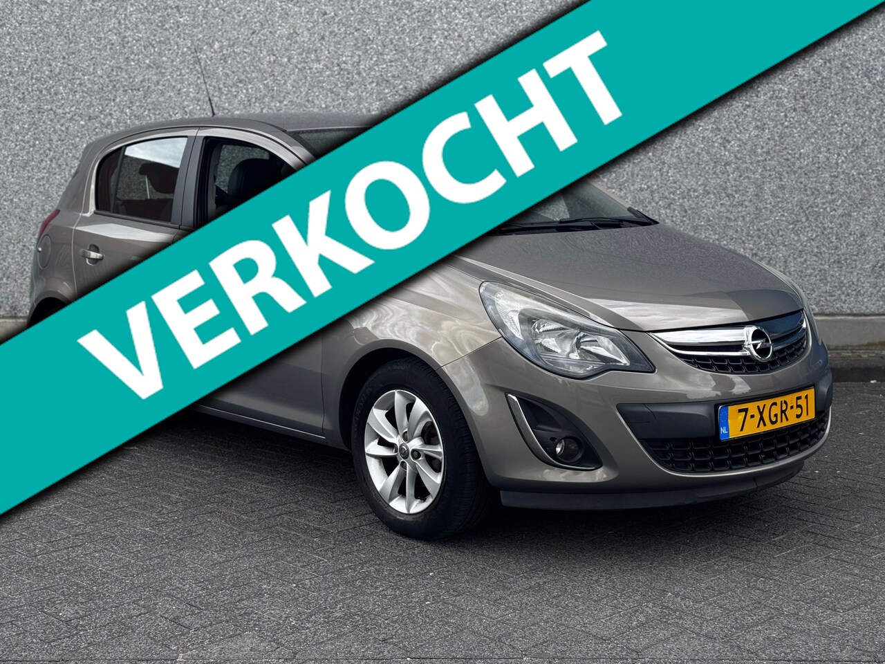 Opel Corsa - 1.2-16V Design Edition-LageKM-Airco-Cruise-Navi-Trekhaak-NAP - AutoWereld.nl