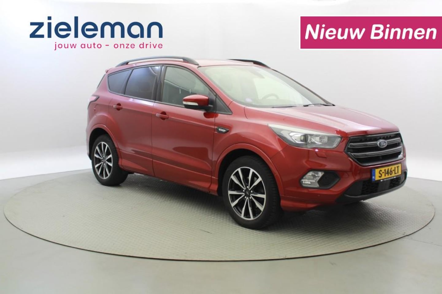 Ford Kuga - 1.5 Ecoboost ST Line - stoel/stuur verwarming, Trekhaak - AutoWereld.nl