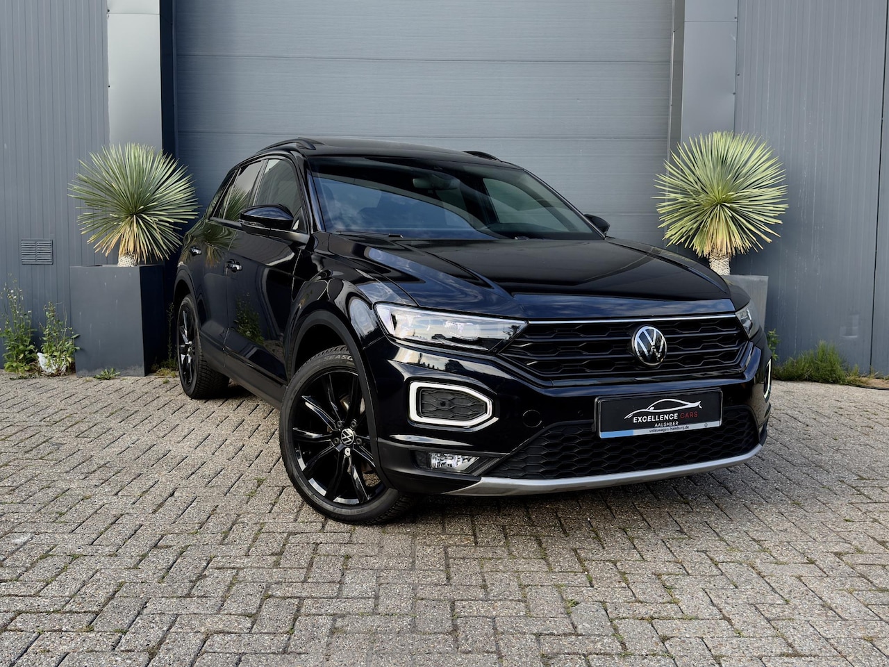 Volkswagen T-Roc - 1.5 TSI Sport Virtual Pano Camera ACC Automaat - AutoWereld.nl