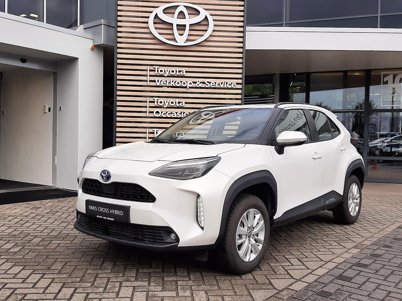 Toyota Yaris Cross - 1.5 Hybrid 115 Dynamic NAVI HEAD-UP STOEL/STUURVERW KEYLESS DRAADLOOS LADEN ELEK-KLEP HEAD - AutoWereld.nl