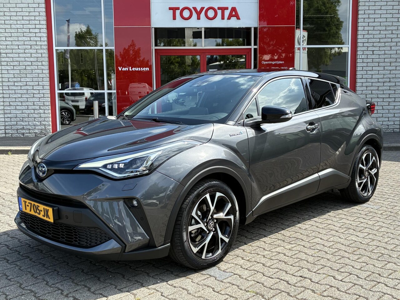 Toyota C-HR - 2.0 HYBRID 184PK STYLE BI-TONE STOEL/STUURVERW APPLE ANDROID BSM LED PARK-SENSOREN 18'' LM - AutoWereld.nl