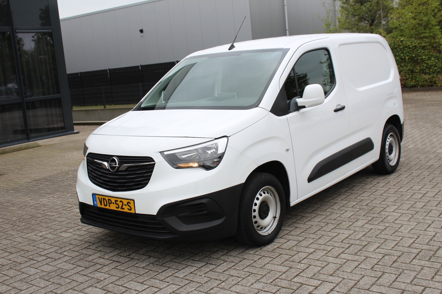 Opel Combo - 1.6D L1H1 Edition Airco-Cruise-Navi-Carplay-Parkeersensoren 12 Maanden Bovag Garantie. - AutoWereld.nl