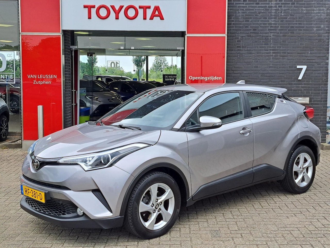Toyota C-HR - 1.2 Dynamic Automaat 1100KG TREKGEWICHT ADAPTIVE CRUISE CONTROL ACHTERUITRIJCAMERA - AutoWereld.nl