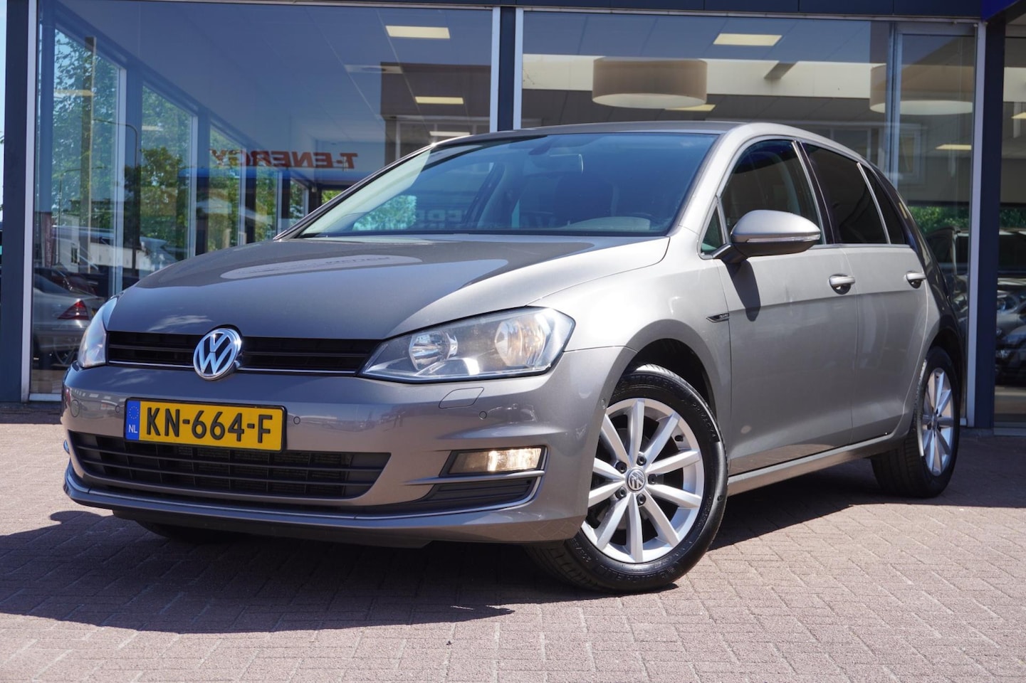 Volkswagen Golf - 1.2 TSI Connected Series | 5deurs | Automaat | Airco | Elek. Pakket | Vol opties | Inruil - AutoWereld.nl