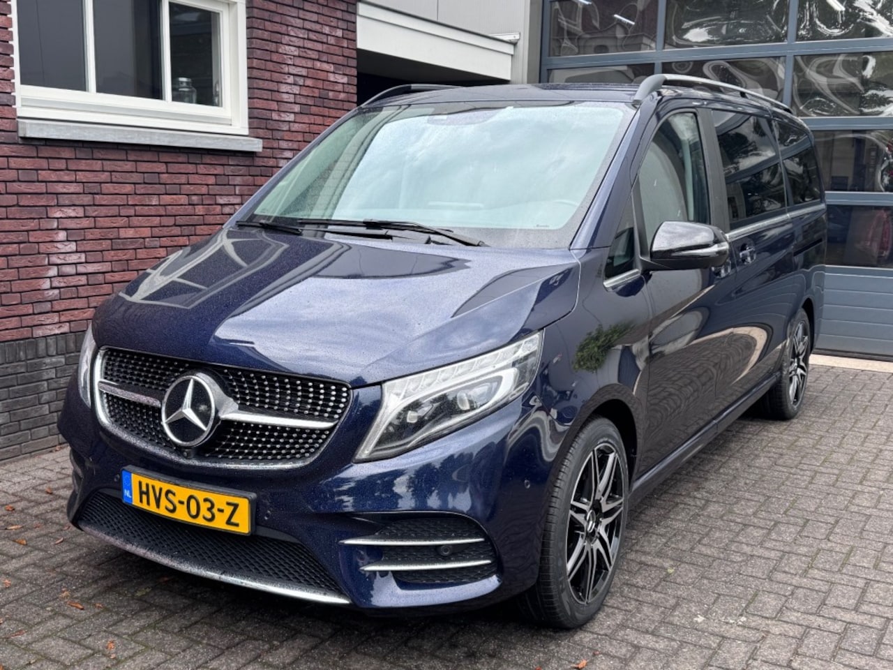 Mercedes-Benz V-klasse - V 250 / AMG / 8 PERSOONS / DUBBEL PANO / 19 INCH / INCL. BTW en BPM - AutoWereld.nl