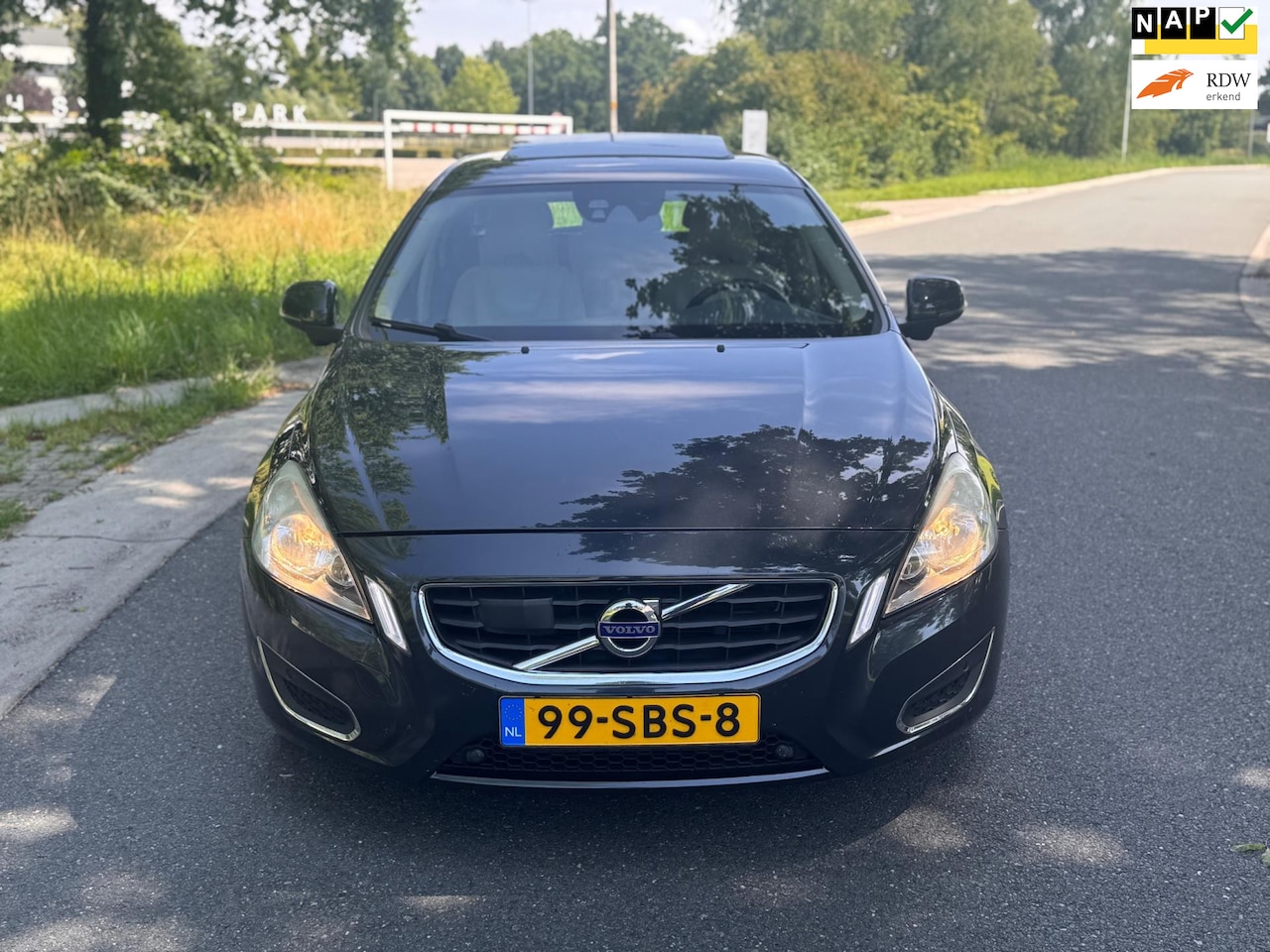 Volvo V60 - 2.0T ocean race BOMVOL, trekhaak - AutoWereld.nl