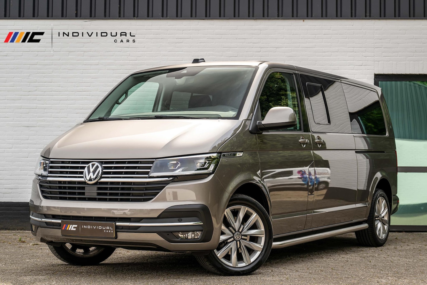 Volkswagen Transporter - 2.0 TDI L2H1 DC Bulli Dubbel Cabine DC Highline - AutoWereld.nl