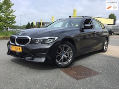 BMW 3-serie Touring - 330e Business Edition Plus I 293PK I Camera I Trekhaak I Ambiente I Full Led I Stoel & Stu