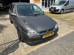 Opel Corsa - 1.6i-16V GSi 2.0 16V motor 150 pk
