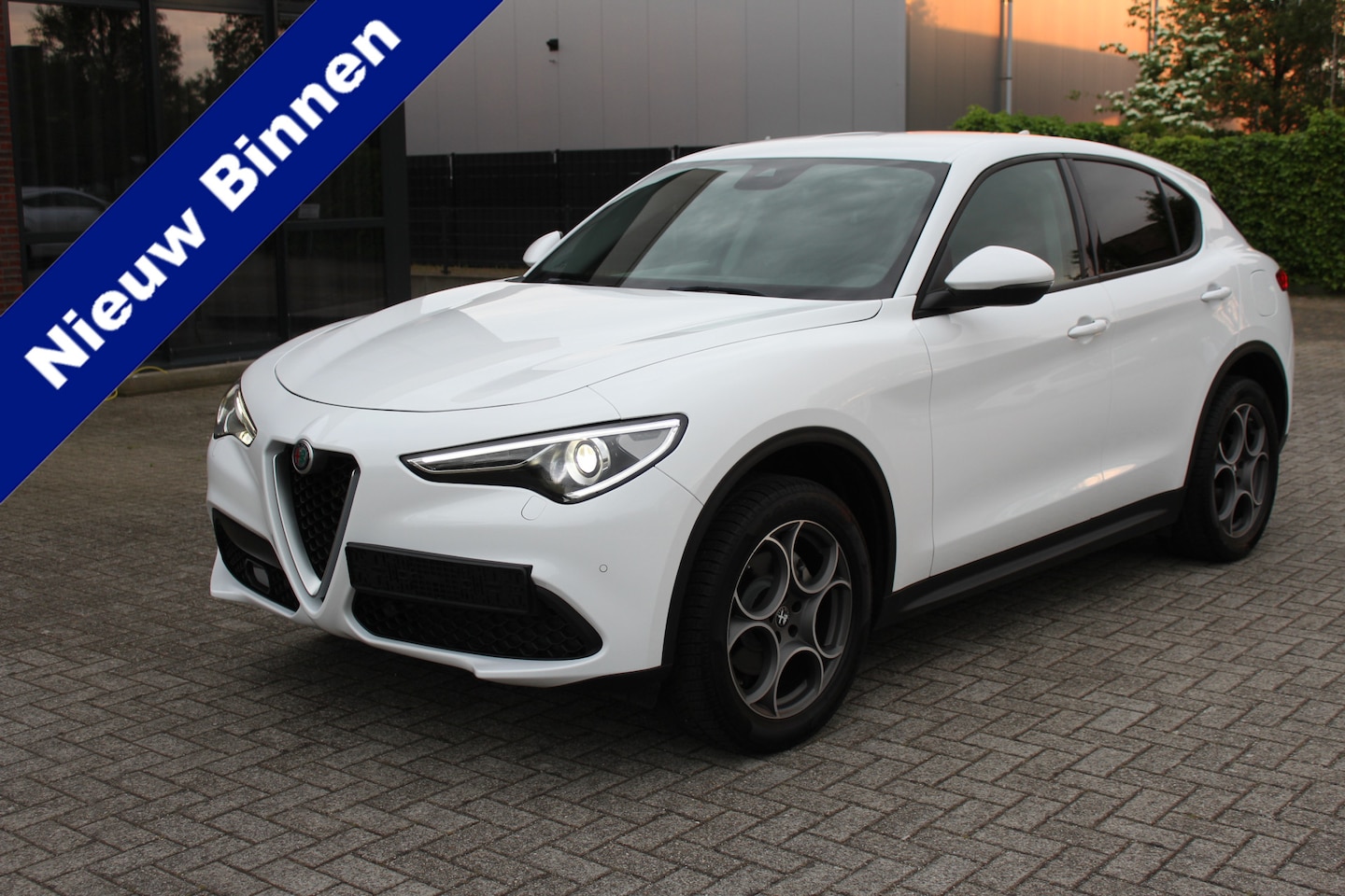 Alfa Romeo Stelvio - 2.0 T AWD Super Navi-Xenon-Leder-Memory-Camera-Afn. Trekhaak 16.000 KM !! - AutoWereld.nl