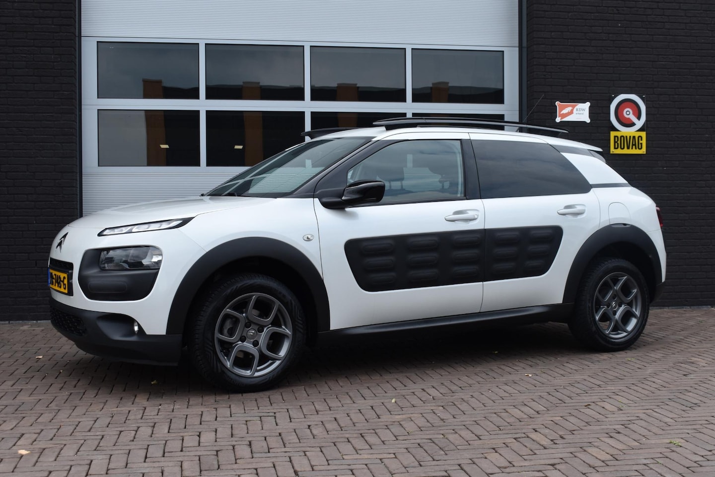 Citroën C4 Cactus - 1.2 PureTech One-Tone | Panodak | Navi | Incl. garantie - AutoWereld.nl