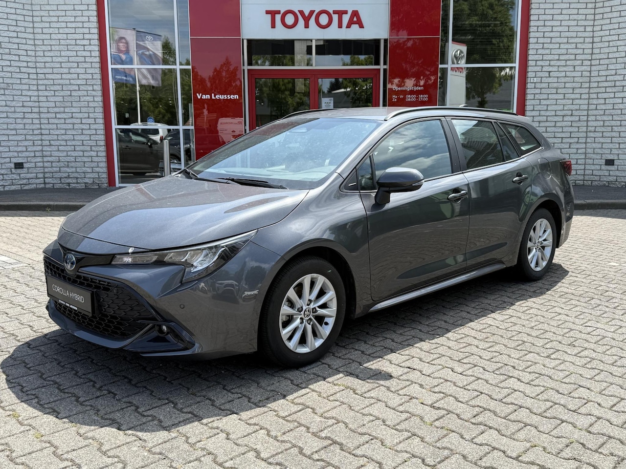 Toyota Corolla Touring Sports - HYBRID 140 DYNAMIC PARKSENSOREN STOELVERW STUURVERW NAVI APPLE/ANDROID - AutoWereld.nl