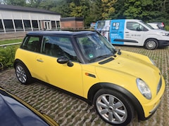 MINI Cooper - :140 - 150 per kwartaal. Aantal sleutels :2