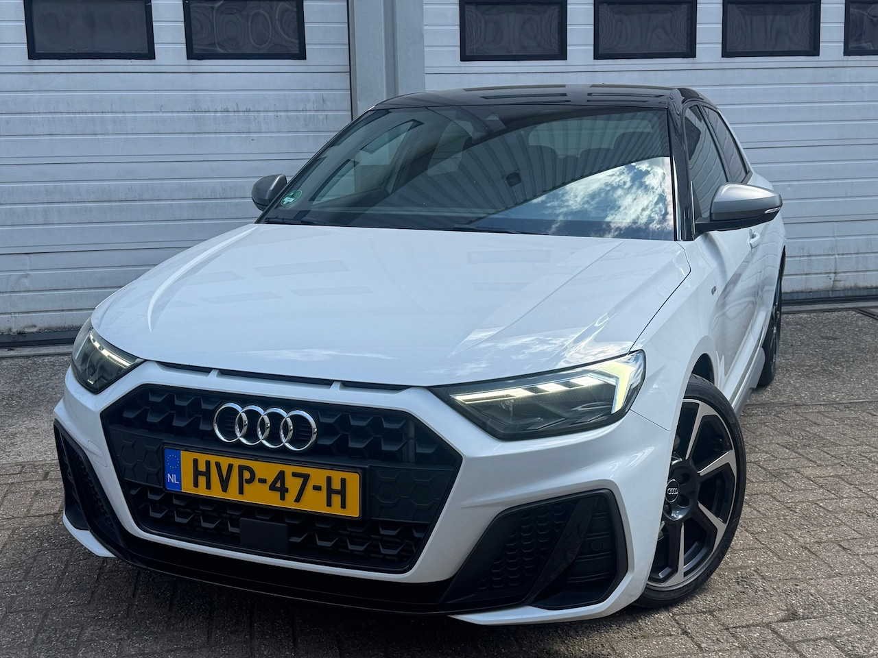 Audi A1 Sportback - 40 TFSI 200PK 2 x s line Led/Xenon/front-lane/selectmodus/keyless/navi - AutoWereld.nl