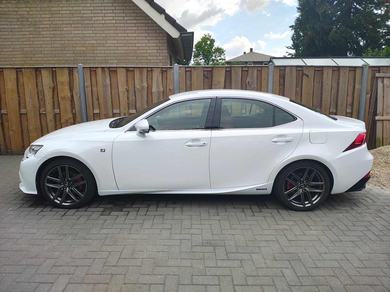 Lexus IS - 300h F Sport Line - AutoWereld.nl