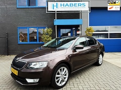 Skoda Octavia - 1.2 TSI Greentech JOY Businessline 110PK|Origineel NL|Navigatie|Trekhaak|Climate|StoelVW|B